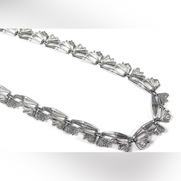 Vintage Crown Trifari Silvertone Statement 21.5” Necklace - SIGNED - Picture 4 of 6